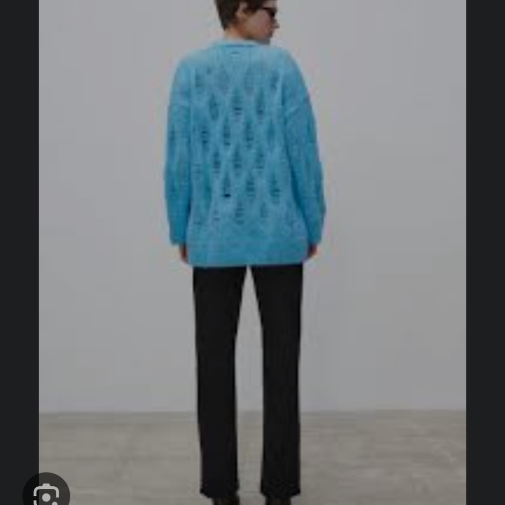 ZARA NWOT RIPPED SOFT KNIT OVERSIZE Fit V NECK BABY BLUE SWEATER